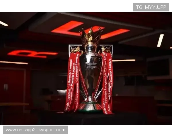 英超奖杯巡回展抵达曼彻斯特，吸引数千球迷